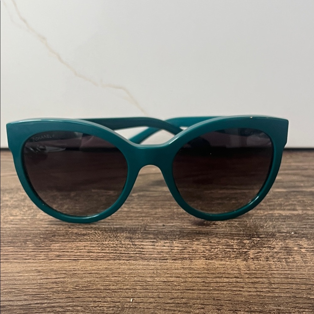 Authentic CHANEL green Cat-Eye Sunglasses 5315 c.1507/S6